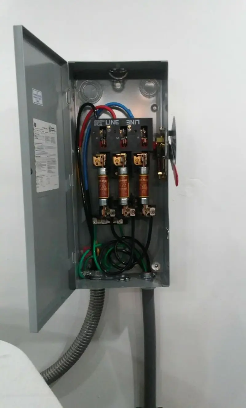 Three-phase disconnect switch installed for Smoke Detector Installation in Oakland
